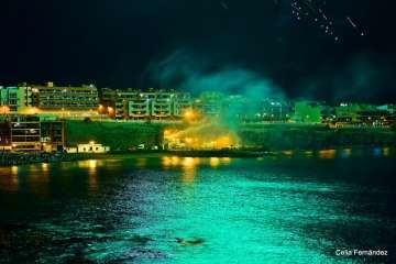 Los fuegos de Melenara, una explosión de color (Foto Celia Fernández)